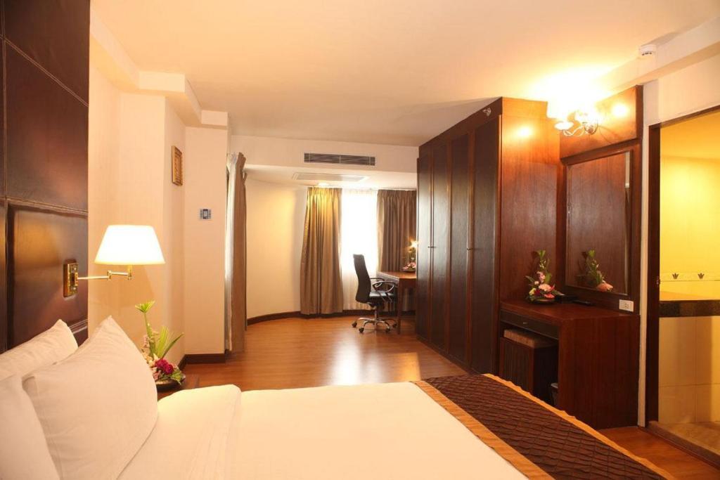 Hotel Furama Čiang Mai Pokoj fotografie